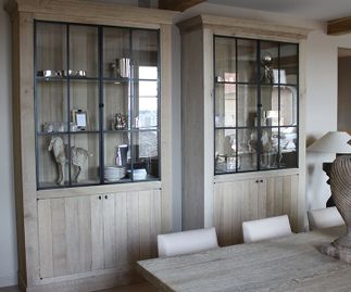 Wood vitrine